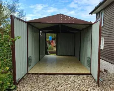 Гараж для автомобиля в шоколадном цвете в дер. Каменка, г. о. Серпухов, МО