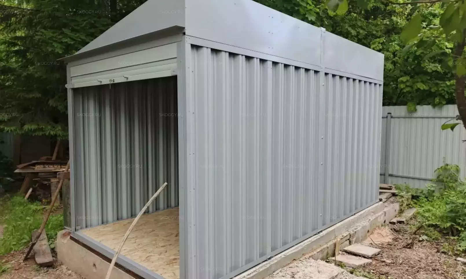 Хозблок SKOGGY с односкатной крышей и рольставней
